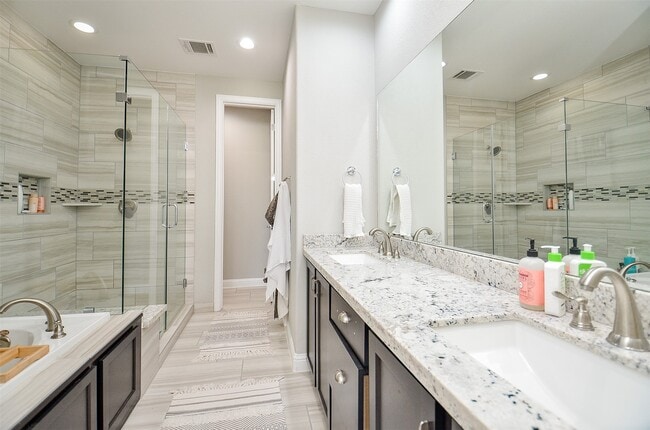 Building Photo - 1223 W 19th St