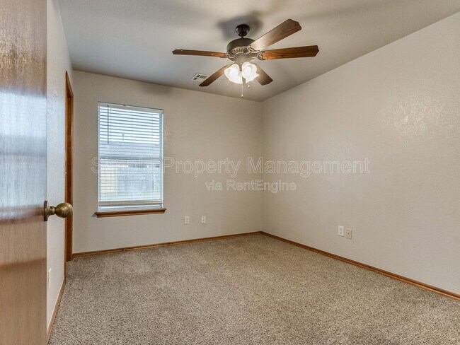 Building Photo - 3221 SW 103rd Pl