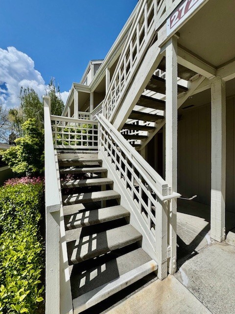 Building Photo - 2723 Oak Rd