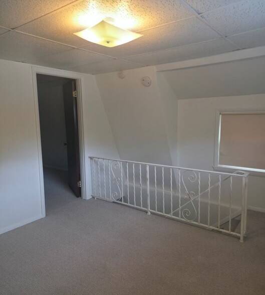 Building Photo - 74 Schuler St