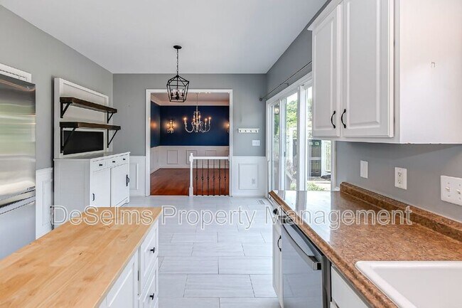 Building Photo - 701 Brent Glen Pl