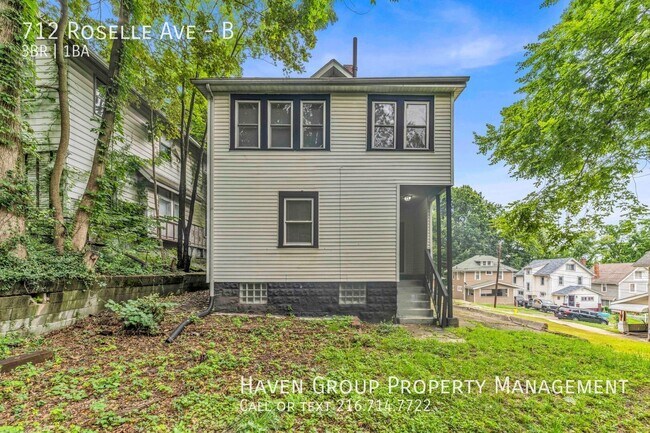 Building Photo - 712 Roselle Ave
