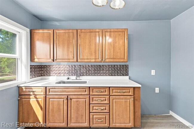 Building Photo - 15401 Littlefield St