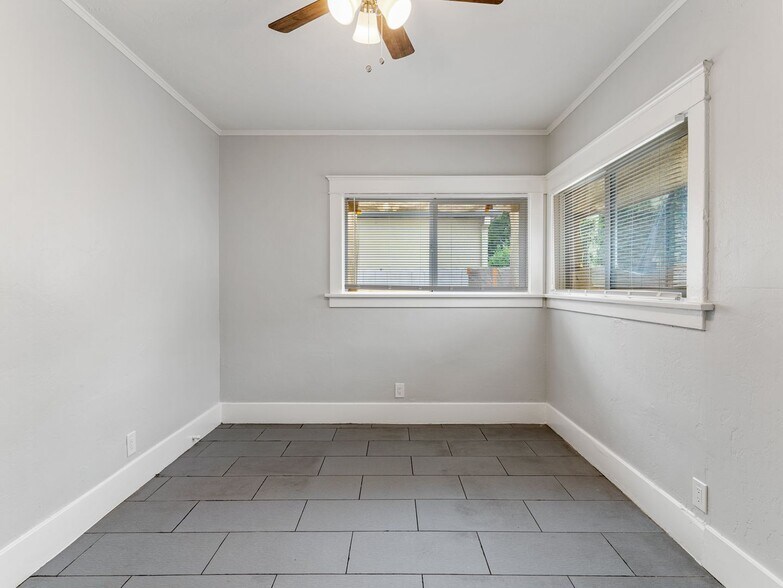 Building Photo - 736 Olive Ave