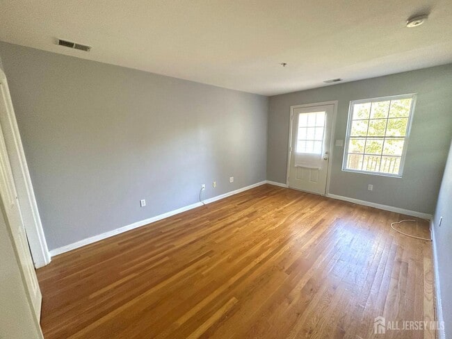 Building Photo - 111 Harris Ave