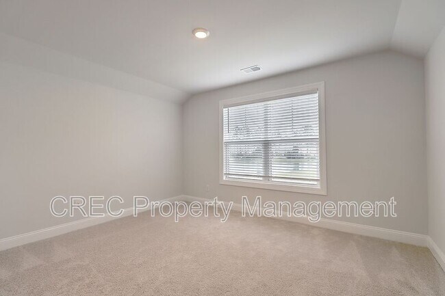 Building Photo - 166 Whaler Ave