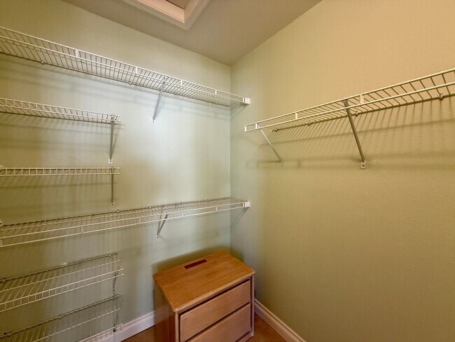 Building Photo - Spectacular furnished 2 bedroom townhouse ...