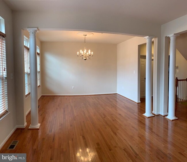 Building Photo - 2816 Admiral Ridge Rd