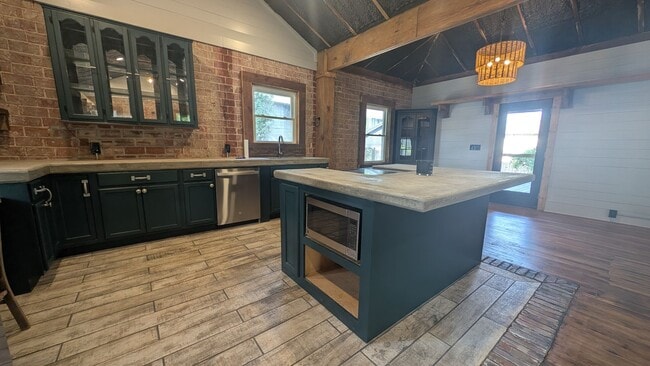 Building Photo - Completely remodeled Studio Home