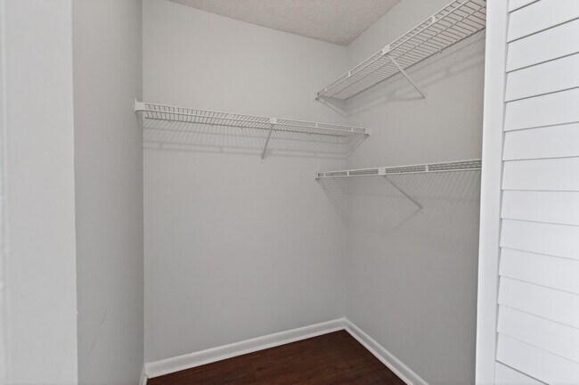 Building Photo - 708 Executive Center Dr