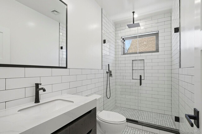 Building Photo - 31 Gedney Way