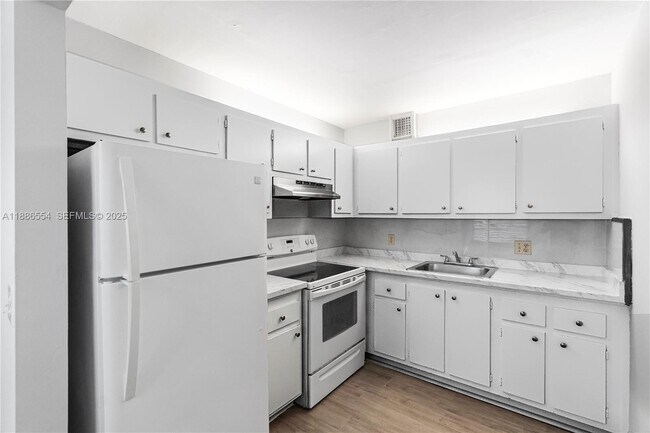 Building Photo - 301 SW 135th Ave