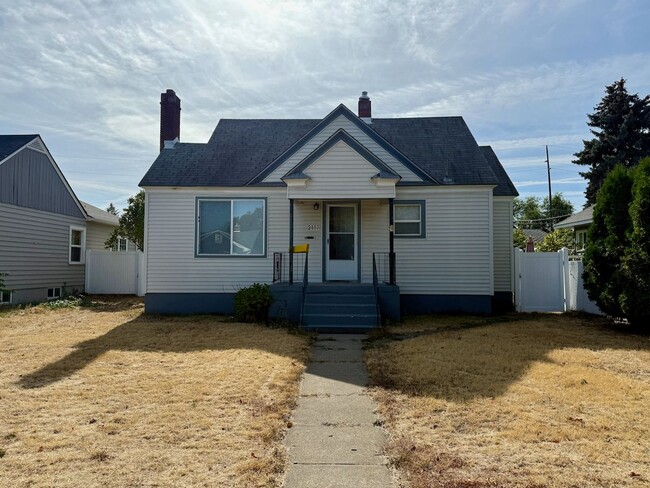 Primary Photo - Ideally Located 2 Bed 1 Bath Spokane Home ...