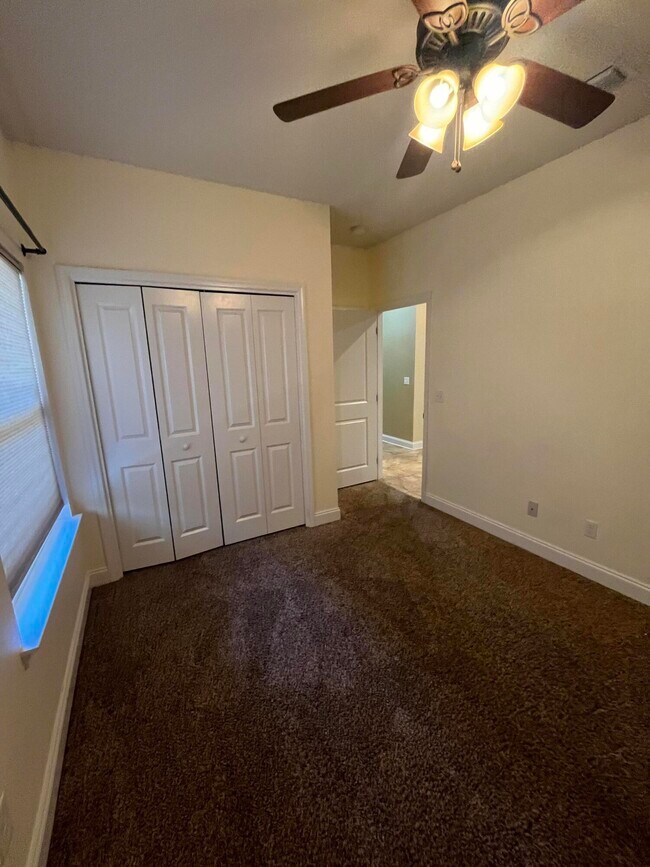 Building Photo - 808 Pine Alley St