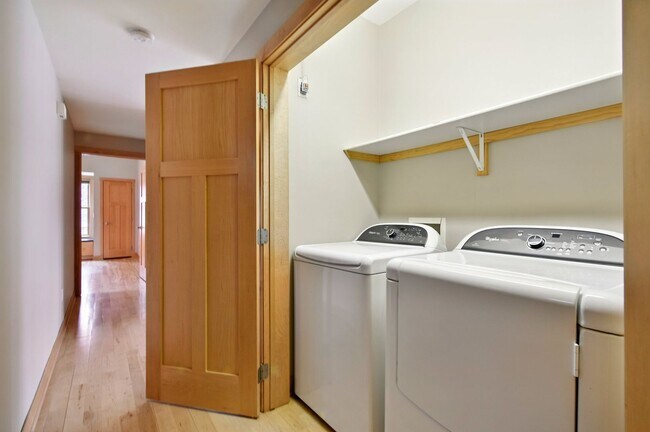 Building Photo - Newhall 29 LLC