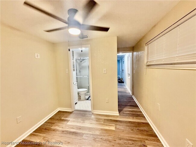 Building Photo - 403 Lake Lotela Dr
