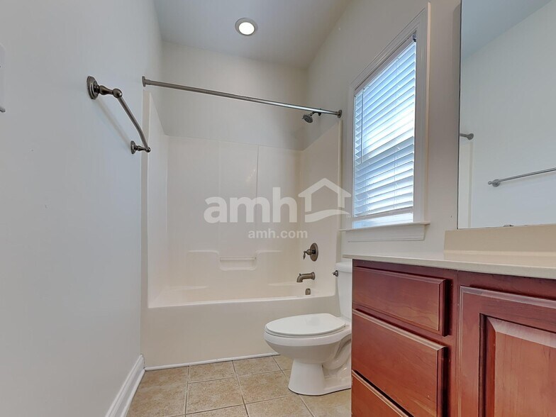 Building Photo - 8100 Lynwood Square