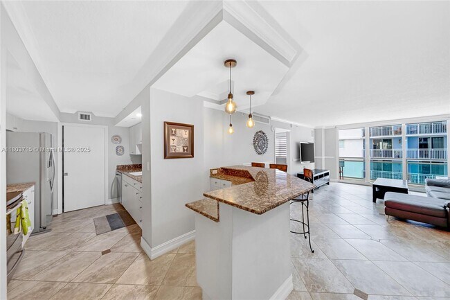 Building Photo - 6917 Collins Ave