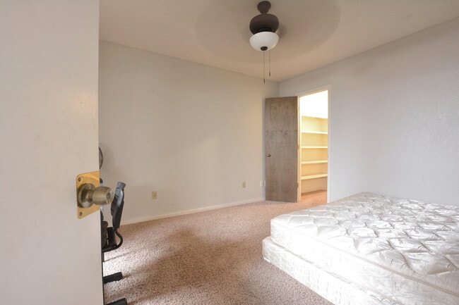 Building Photo - 3209 74th St