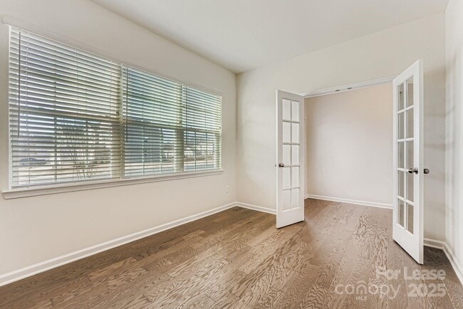 Building Photo - 398 Kennerly Center Dr