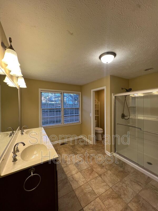 Building Photo - 1113 Highview Ave