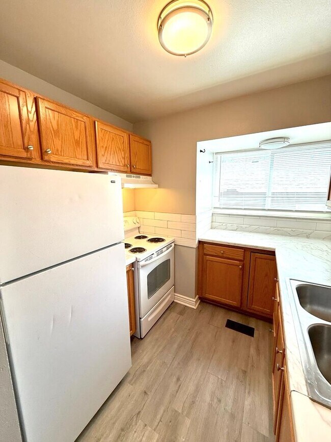 Building Photo - 4015 Stonedike Dr