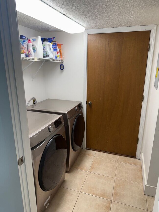 Building Photo - Stunning Updated 3 Bedroom in Fort Walton Beach!