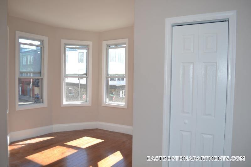 Building Photo - 241 Maverick St