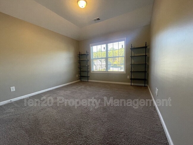 Building Photo - 236 Cedar Wy