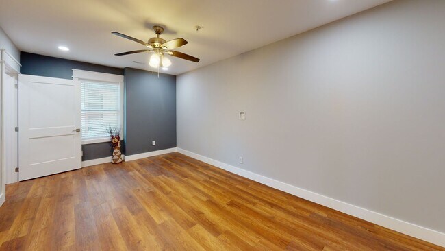 Building Photo - 1533 Forest Ave