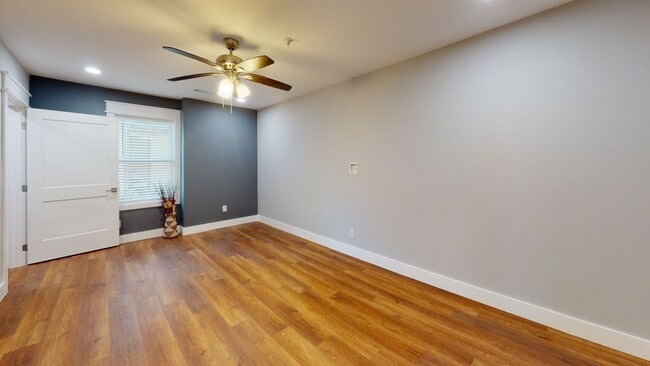 Building Photo - 6BR/6BA Off Campus Housing in Fort Sanders...