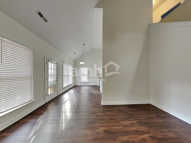 Building Photo - 8005 Red Oaks Trl