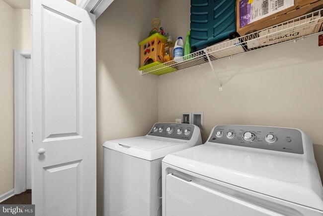 Building Photo - 43151 Wealdstone Terrace