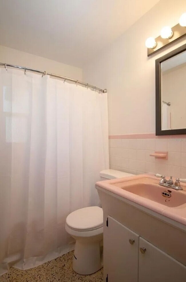 Building Photo - For Rent – Move-In Ready Gem with Modern U...