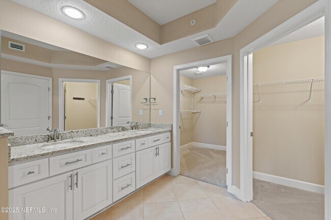 Building Photo - 3958 Baymeadows Rd