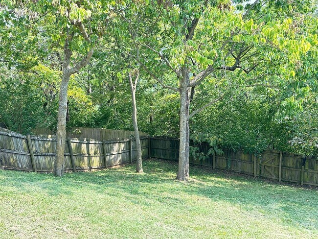 Building Photo - Beautiful 3 BR, 2.5 Bath House in Georgetown! Open Layout, Fenced Backyard, Attached Garage