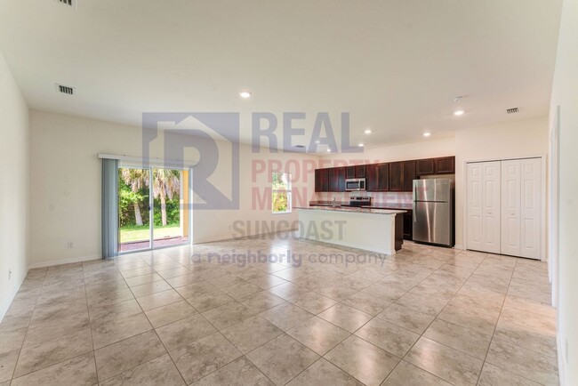 Building Photo - Amazing 3 bedroom 2 bath home in Rotonda W...