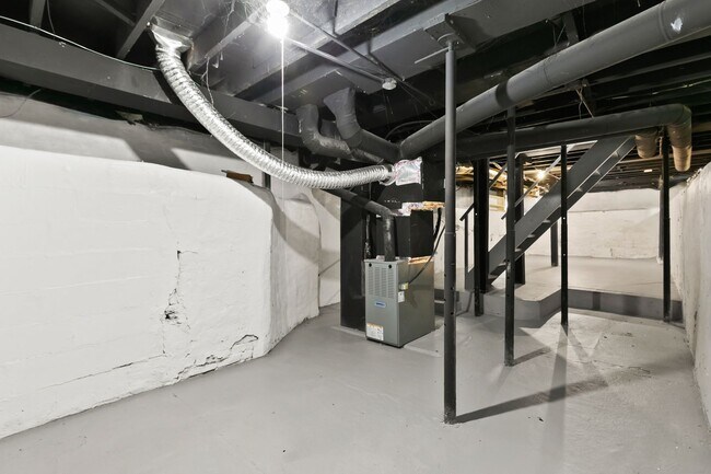 Building Photo - 337 Sherman Ave