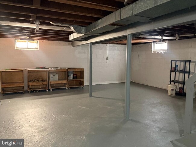 Building Photo - 24 Forman Dr