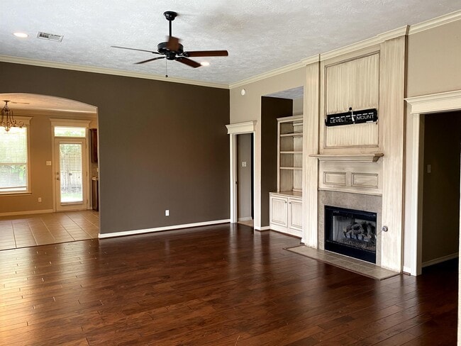 Building Photo - 8422 Alison Ave