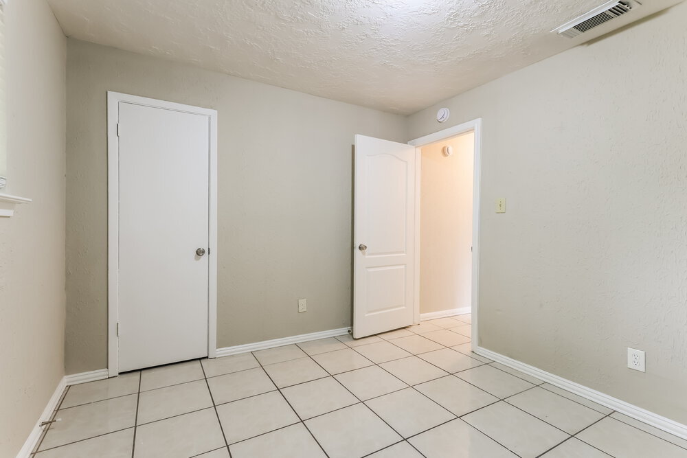 Building Photo - 2007 Deerhurst Ln