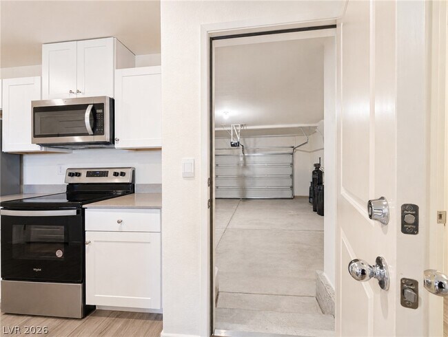 Building Photo - 3730 Celesta Vis Ave