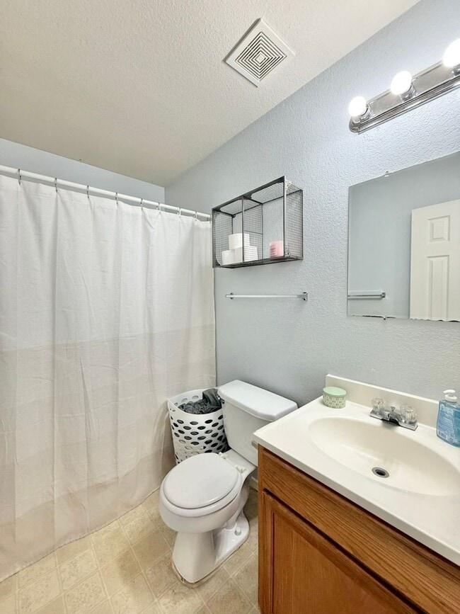 Building Photo - Lease Takeover Opportunity Available!