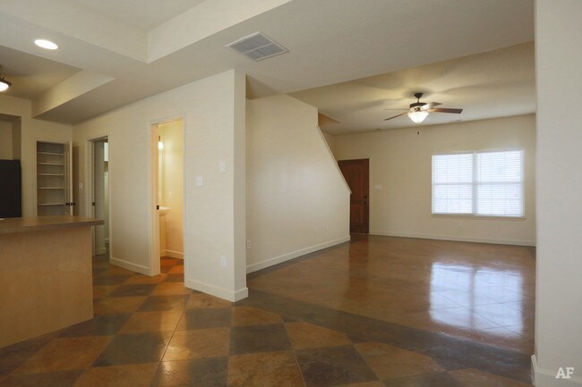 Building Photo - 3213-3215 Jenne Hill Dr