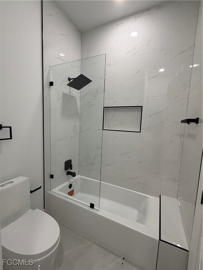 Building Photo - 1037 Macy St E