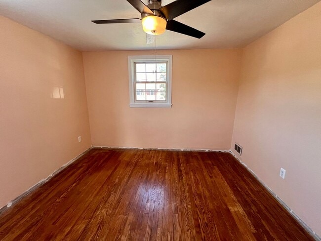 Building Photo - Pittsburgh - 2 Bedroom 1.5 Bathroom - Home...