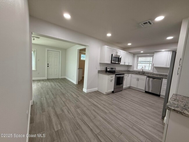 Building Photo - 2801 Lorna Dr