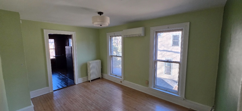 Building Photo - 621 6th St SE