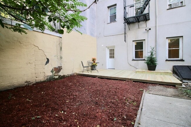 Building Photo - 592 Palisade Ave