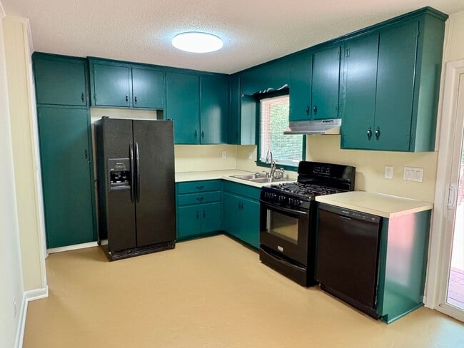 Building Photo - Charming 3-Bedroom Home with Oversized Patio